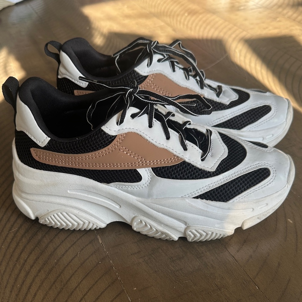 SM New York Black and White Sneakers